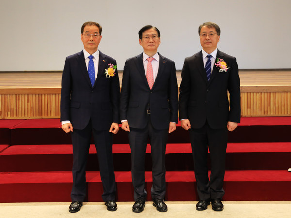 한전KPS(사장 김홍연·가운데)는  조영래(왼쪽), 전호광(오른쪽) 신임 상임이사의 취임식을 가졌다./한전KPS 제공