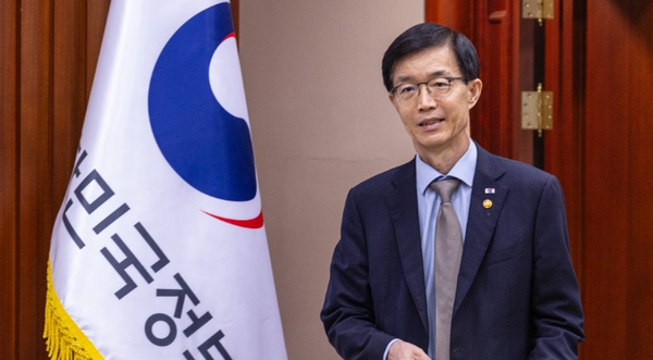 킬러규제 개선 TF 킥오프 회의 주재한 방문규 국무조정실장 / 사진 = 연합뉴스. 