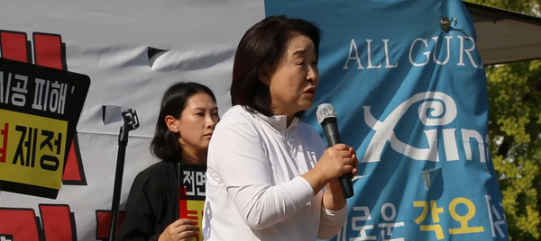 9일 열린 인천검단 AA13 붕괴 아파트 입주예정자 집회 참석한 심상정 의원 / 심 의원 공식 유튜브.