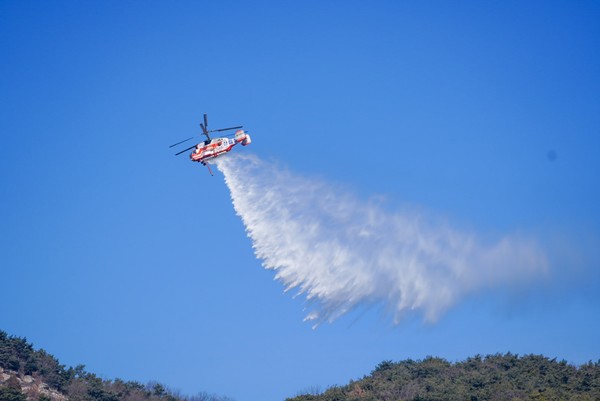 최근 실시된 산불 대응 공중 훈련 / 사진 = 산림당국 제공. 