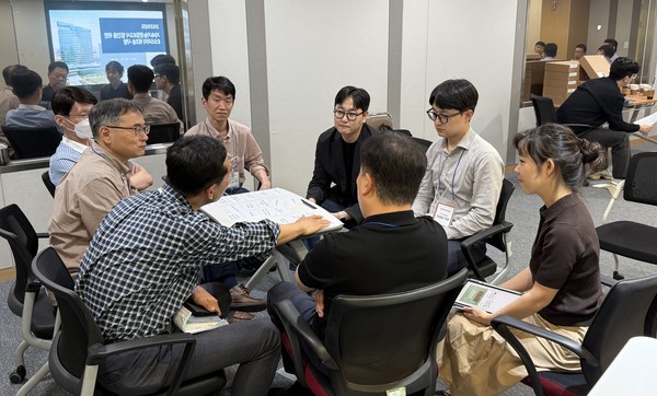 부서별 ESG 리더 워크숍 분임토의 진행 모습/한전KDN 제공