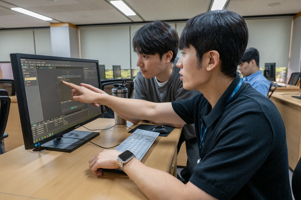 광양제철소가 직원들을 대상으로 RPA(사무자동화)교육을 진행하고 있는 모습/광양제철소 제공