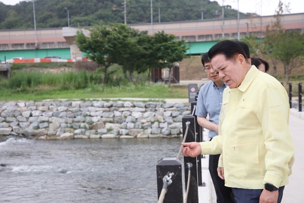최대호 안양시장 세월교 현장 점검/ 사진=안양시 제공