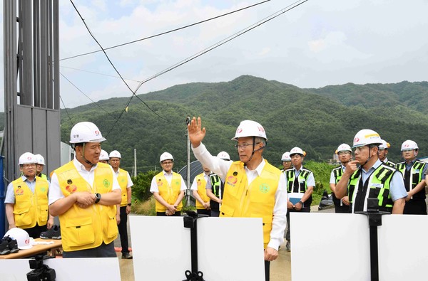 김동철 한전 사장이 신장수변전소 건설 현장 방문/한전 제공