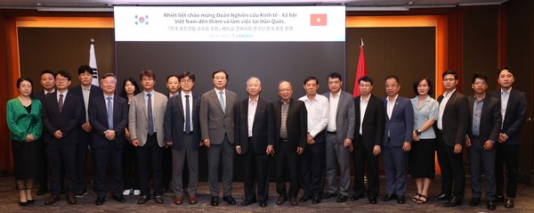 베트남 연구단 방문 단체 사진/한국전력 제공