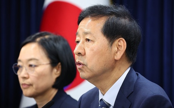 구윤철 경제부총리 겸 기획재정부 장관이 22일 정부서울청사에서 열린 새정부 경제성장전략 관계부처 합동 브리핑에서 발언하고 있다. (왼쪽은 한성숙 중소벤처기업부 장관) / 사진 = 연합뉴스.