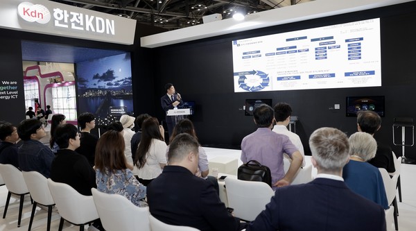2025 기후산업국제박람회, 한전KDN 전시관에서 기술 세미나를 진행하고 있다/사진=한전KDN 제공