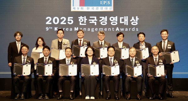 제9회 한국경영대상 수상자 단체 사진/한전KDN 제공