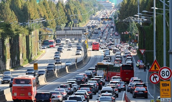 작년 추석 연휴 이동 모습 / 사진 = 연합뉴스.