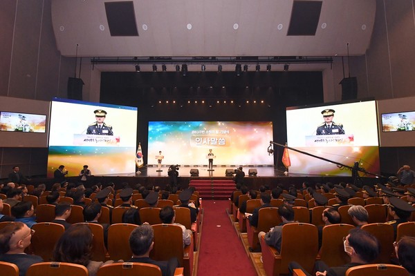 제63주년 소방의 날 기념식에서 김승룡 소방청장 직무대행이 인사말씀을 하고 있다//사진 소방청 제공