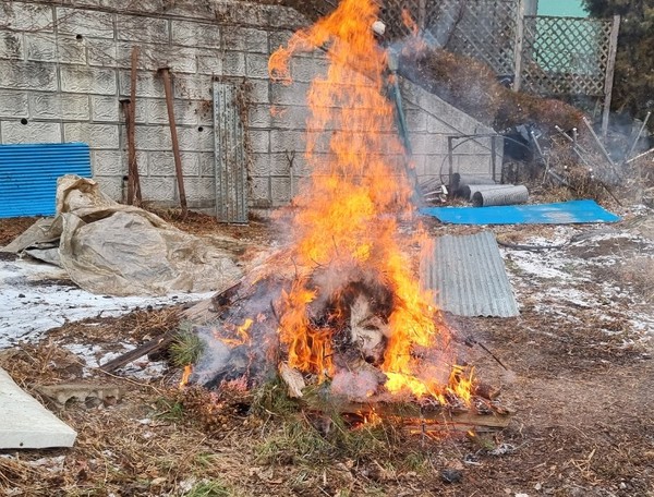 폐기물 불법소각 장면./사진 = 의왕시