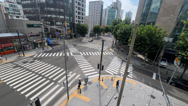당산동아아파트 교차로 대각선 횡단보도 / 사진 = 서울시 제공.