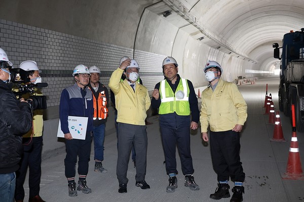 현장 점검중인 윤호중 장관./사진 = 행정안전부 제공