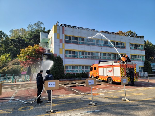 안산시  고잔119 안전센터 소방서와 합동 소방 훈련 진행/ 사진=안산시