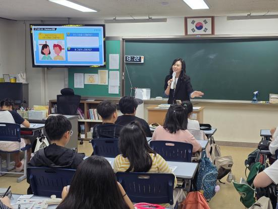 서울 구남초등학교 교육 / 사진 = BTF 푸른나무재단 제공. 