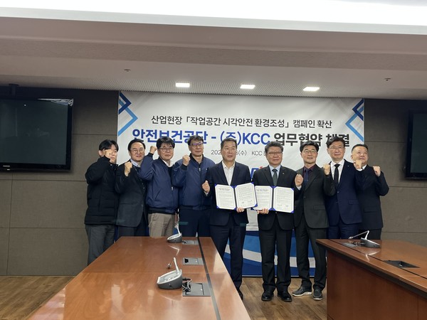 양측 관계자들. 