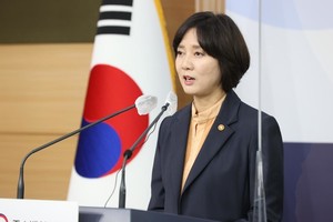 "이영 중기부 장관, 공정성 훼손·노소 갈라치기 말고 中企 살피고 챙겨야" - 뉴스 썸네일 이미지