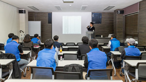 AI로 일하는 공무원 절반 “오류 발생 시 책임소재 불분명 우려”